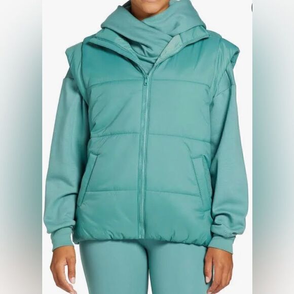 DSG teal Sage green oversized puffer vest size M/L NEW - Picture 1 of 8